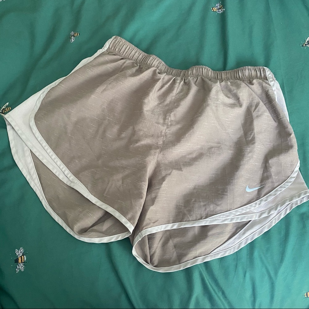nike athletic shorts cream/beige size large